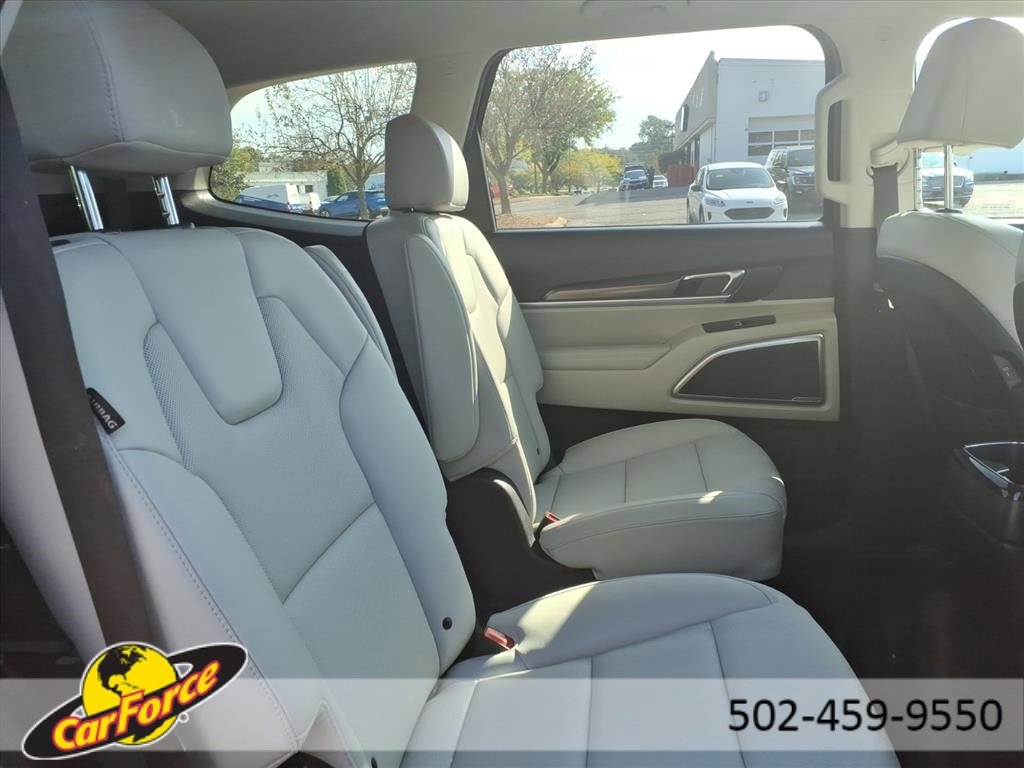 Used 2025 Kia Telluride S image 11