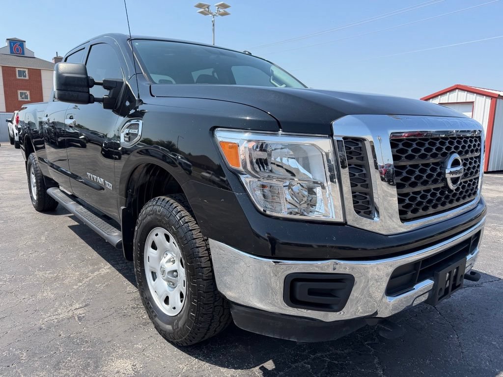 Used 2017 Nissan Titan SV AWD/4WD image 4