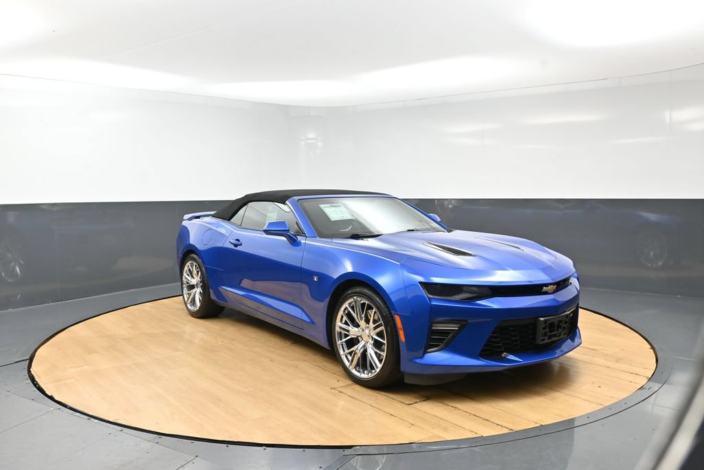 Used 2017 Chevrolet Camaro SS RWD image 2