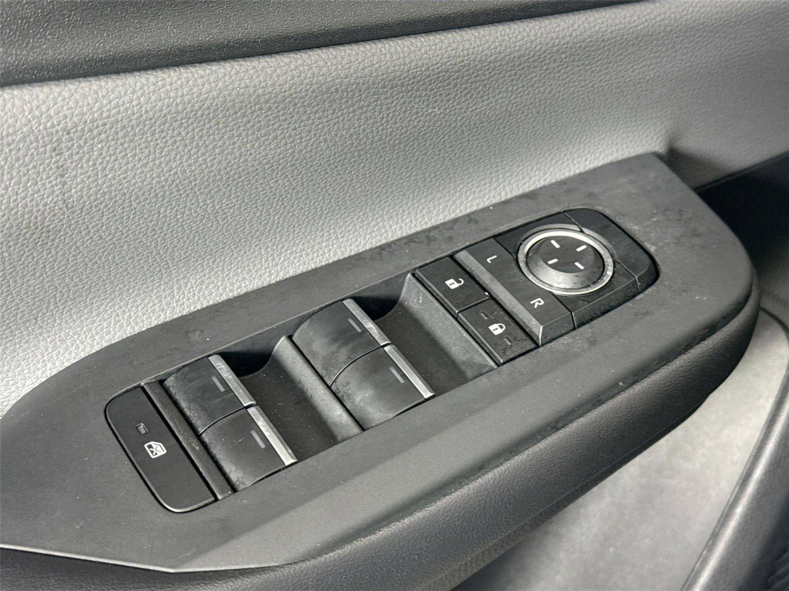 Used 2025 Toyota Prius Limited image 30