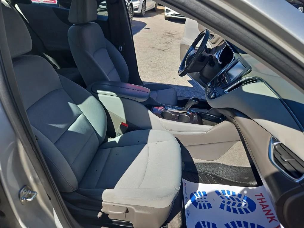 Used 2018 Chevrolet Malibu LT w/ Sport Package image 6