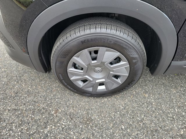 Used 2025 Nissan Kicks S image 5