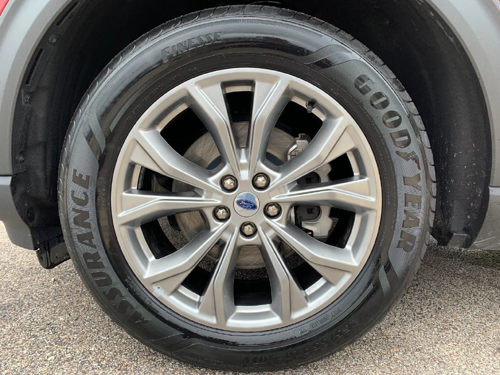 Used 2023 Ford Explorer XLT w/ Equipment Group 202A AWD/4WD image 34