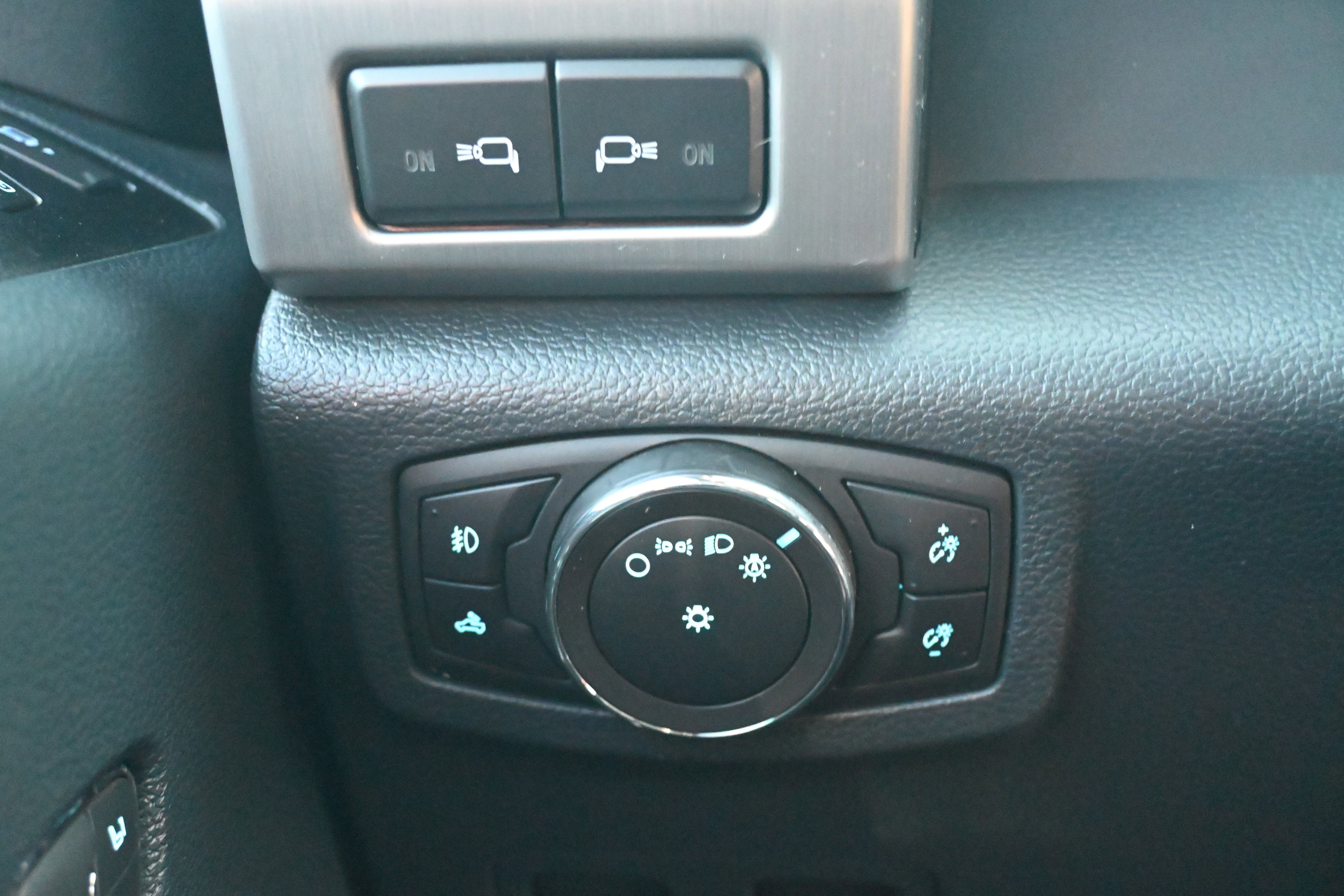 Used 2022 Ford F450 Platinum w/ FX4 Off-Road Package image 30