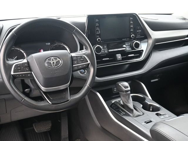 Used 2022 Toyota Highlander XLE image 28