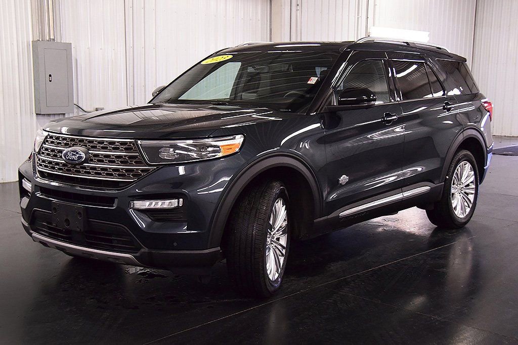 Used 2023 Ford Explorer King Ranch w/ Technology Package image 3