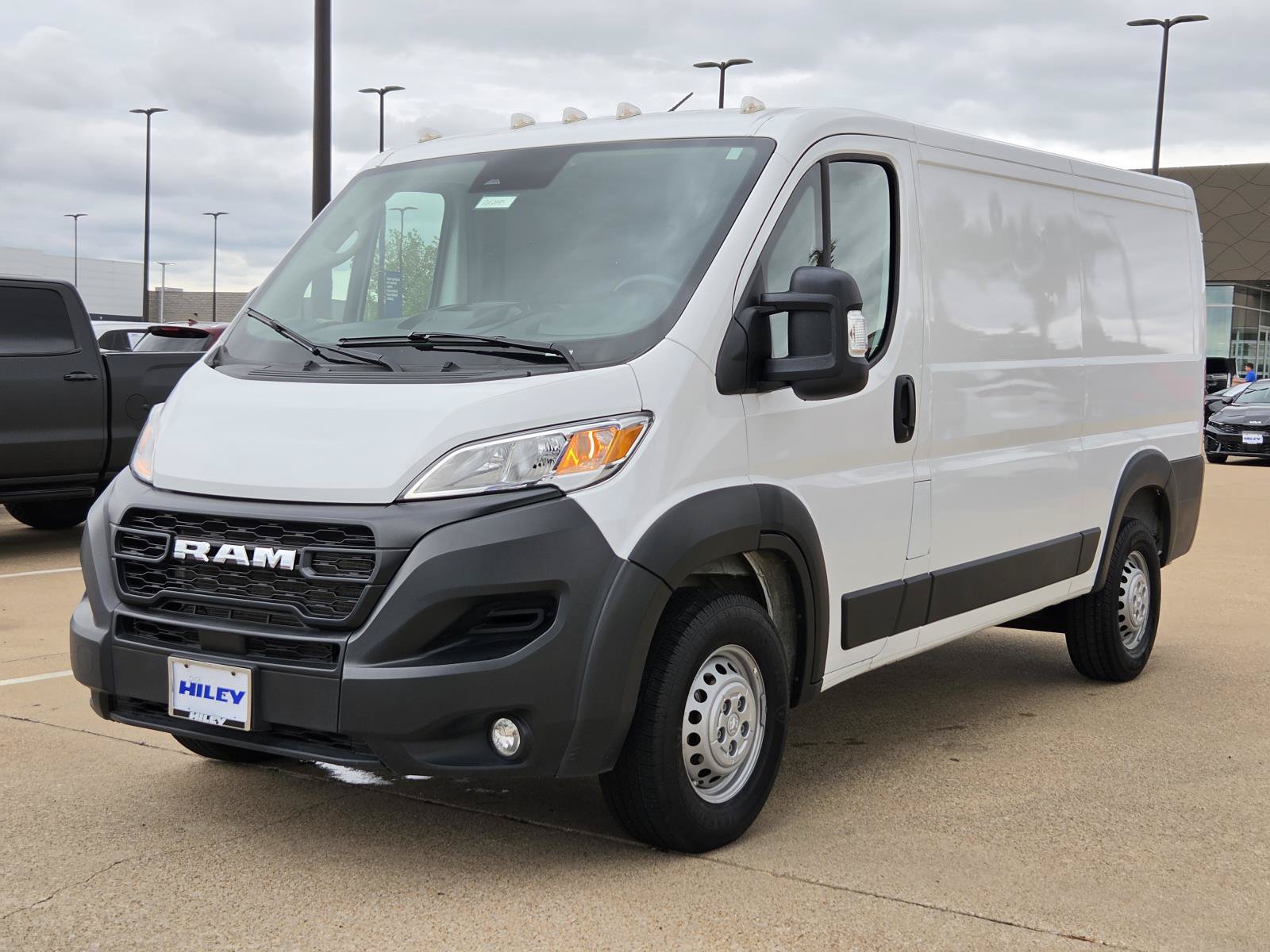 Used 2025 RAM ProMaster 2500 w/ Convenience Group FWD image 2