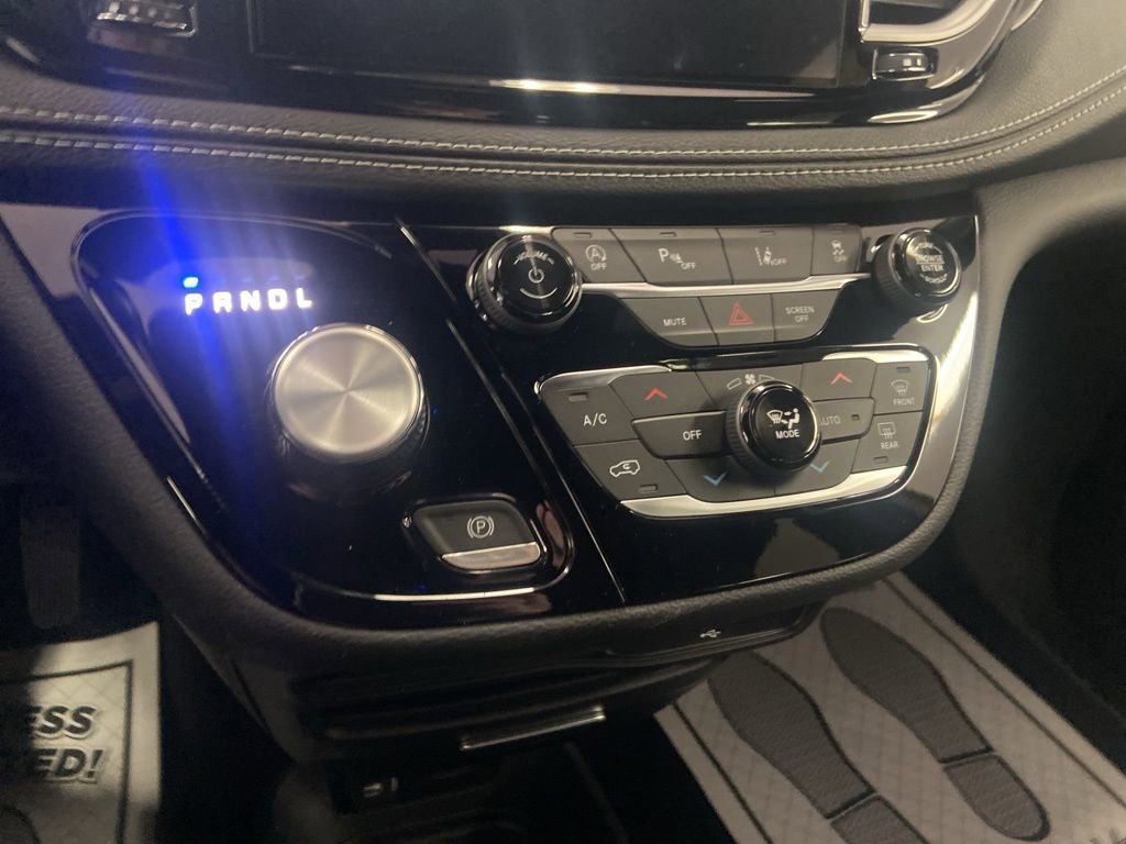 New 2026 Chrysler Pacifica Select w/ S Appearance Package image 34