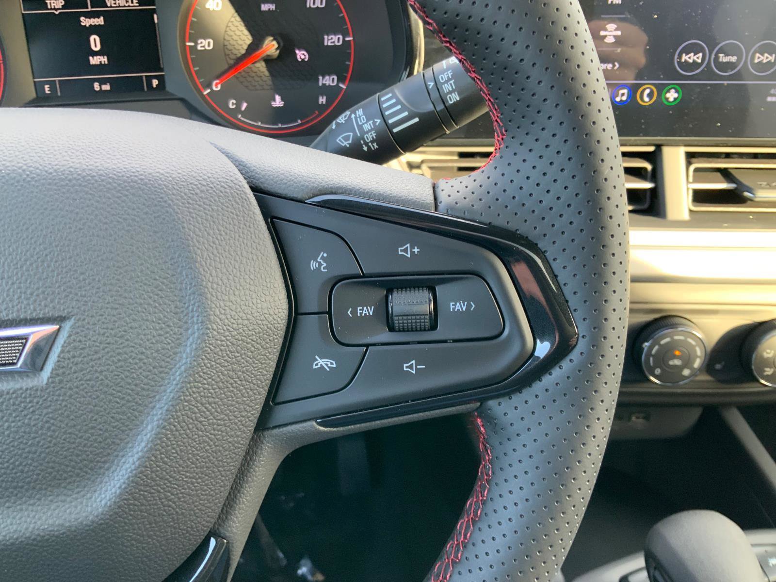 New 2026 Chevrolet Trax RS w/ Sunroof Package image 20