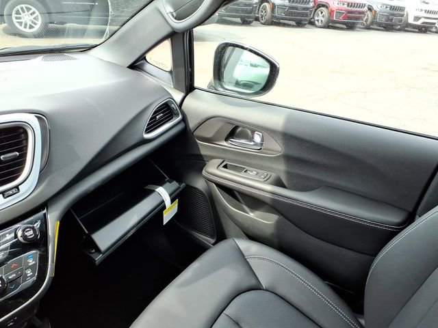 New 2026 Chrysler Voyager LX FWD image 16