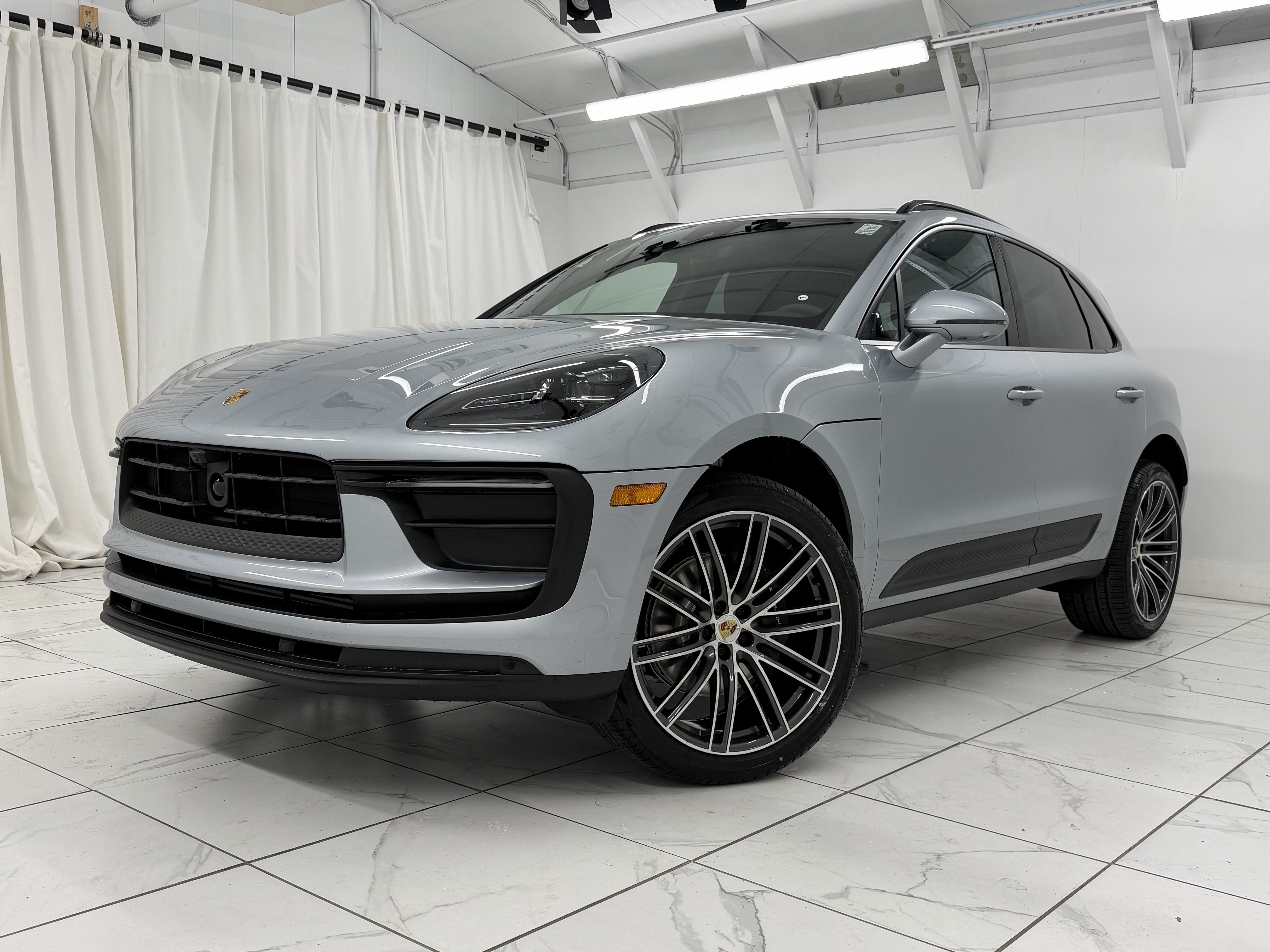Certified 2026 Porsche Macan AWD/4WD image 7
