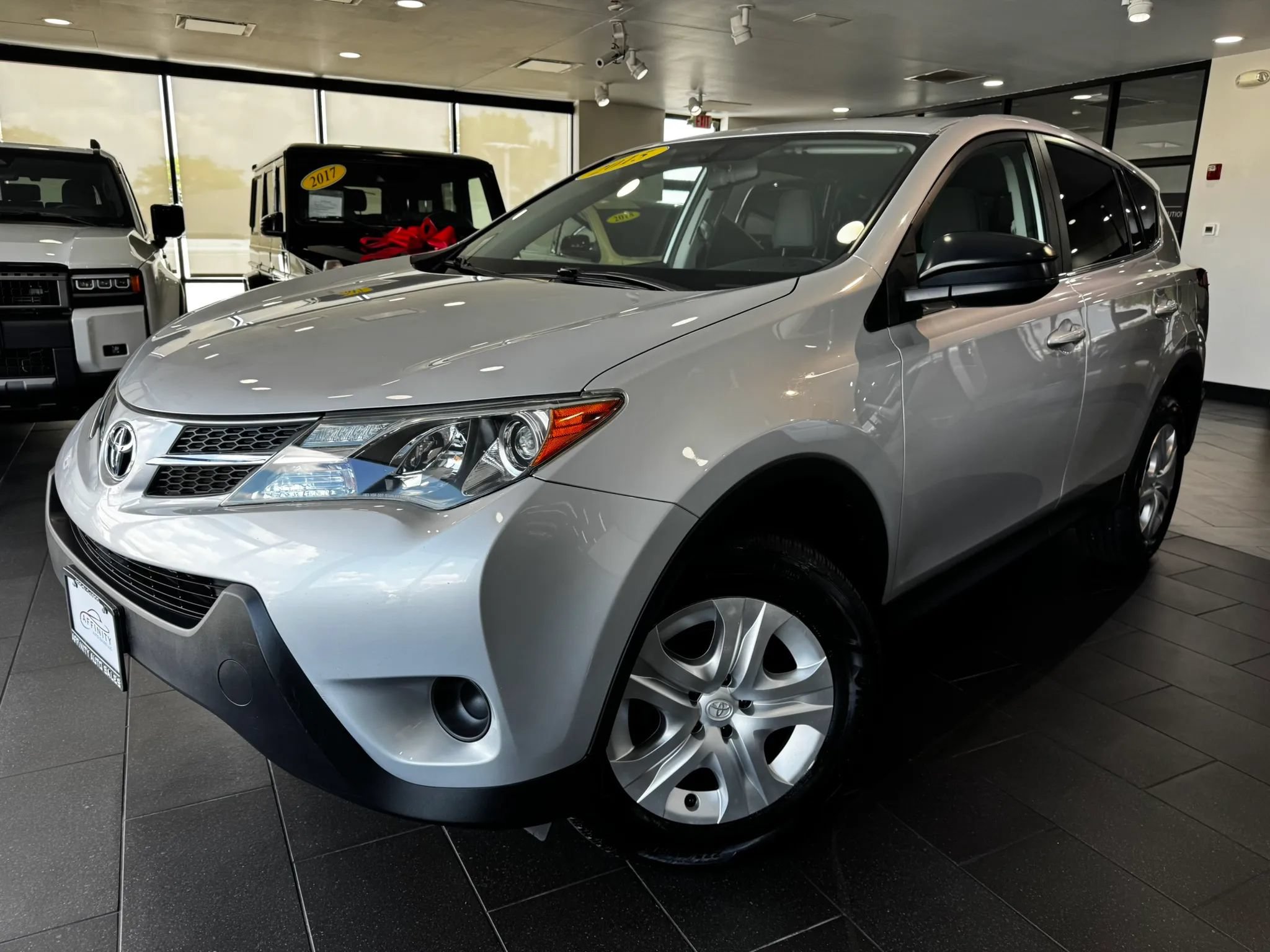 Used 2015 Toyota RAV4 LE FWD image 1