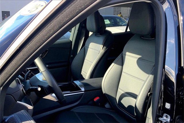 Used 2025 Mercedes-Benz GLC 300 4MATIC image 6