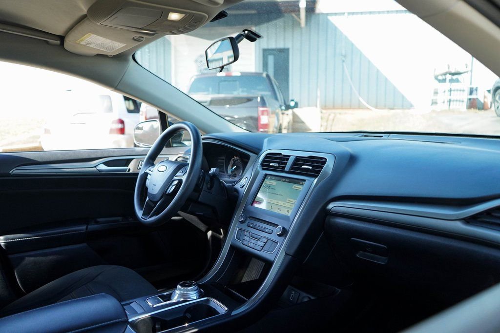 Used 2018 Ford Fusion SE w/ Fusion SE Technology Package image 10