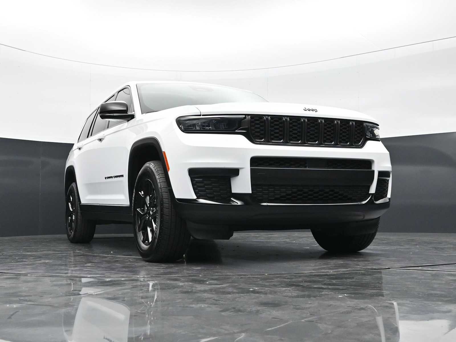 Used 2024 Jeep Grand Cherokee L Laredo RWD image 28