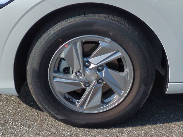 New 2026 Hyundai Elantra SE FWD image 10