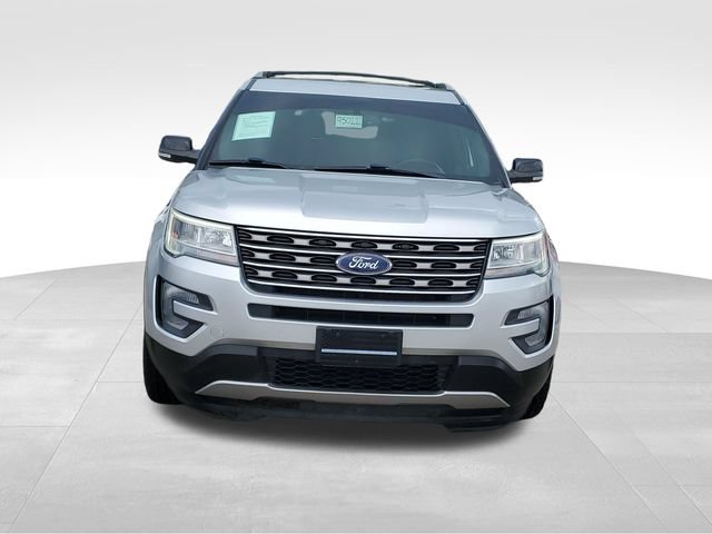 Used 2017 Ford Explorer XLT w/ Equipment Group 201A AWD/4WD image 2
