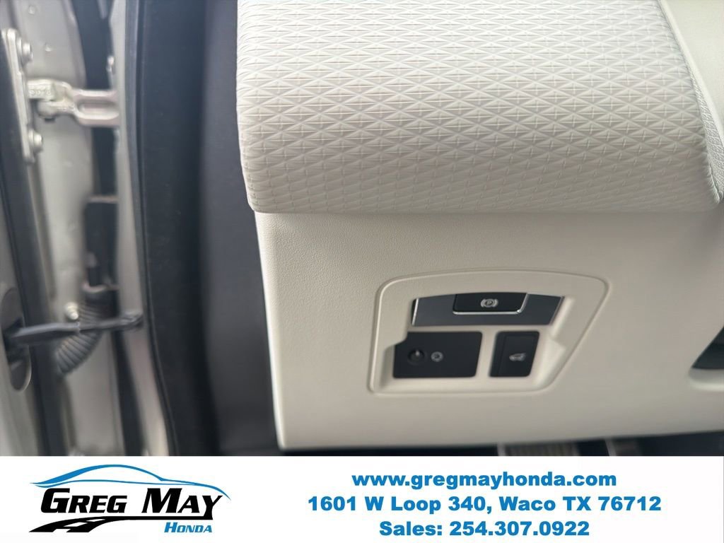 Used 2019 Land Rover Range Rover Velar R-Dynamic SE AWD/4WD image 14