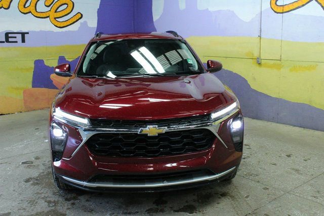 Used 2025 Chevrolet Trax LT w/ LT Convenience Package image 6