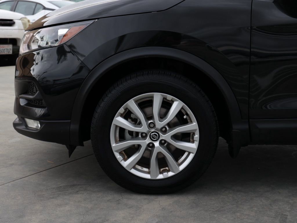 Used 2022 Nissan Rogue Sport SV image 11