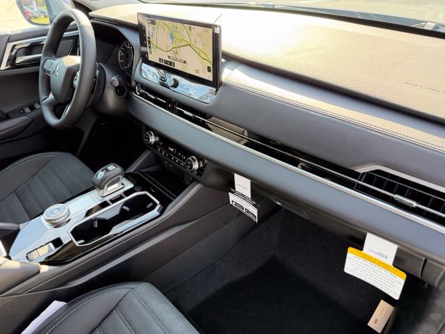 New 2026 Mitsubishi Outlander SE FWD image 11