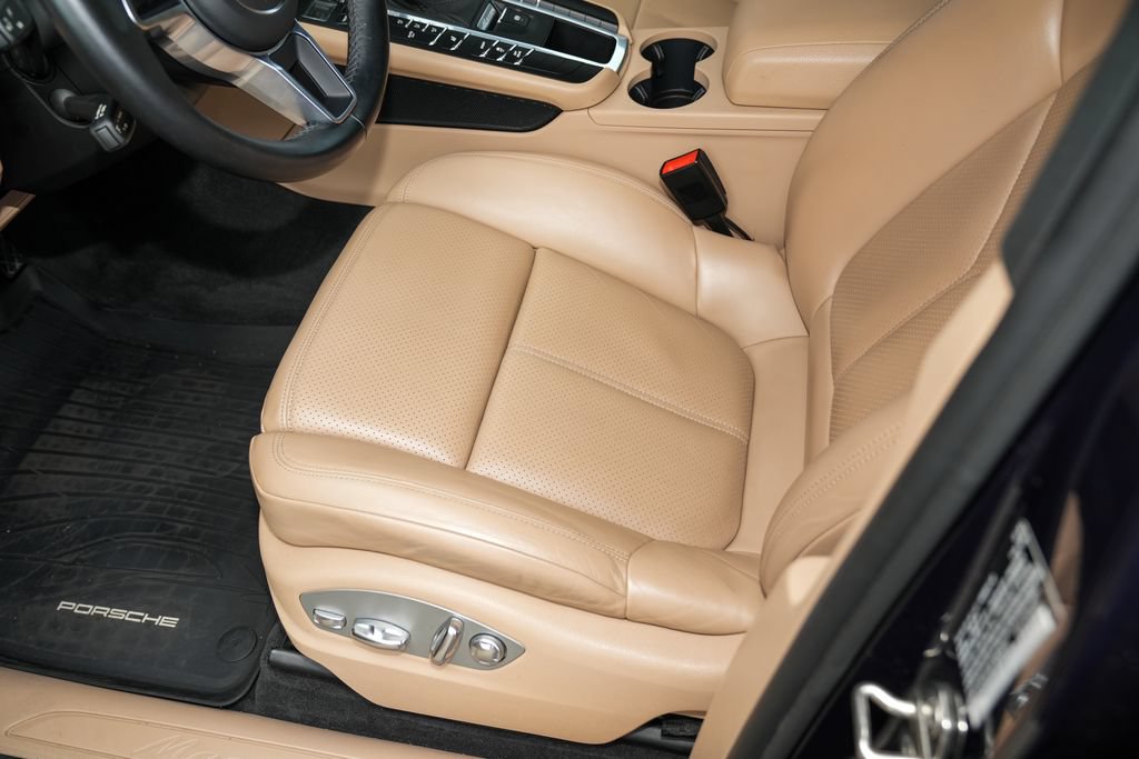 Certified 2021 Porsche Macan AWD/4WD image 20