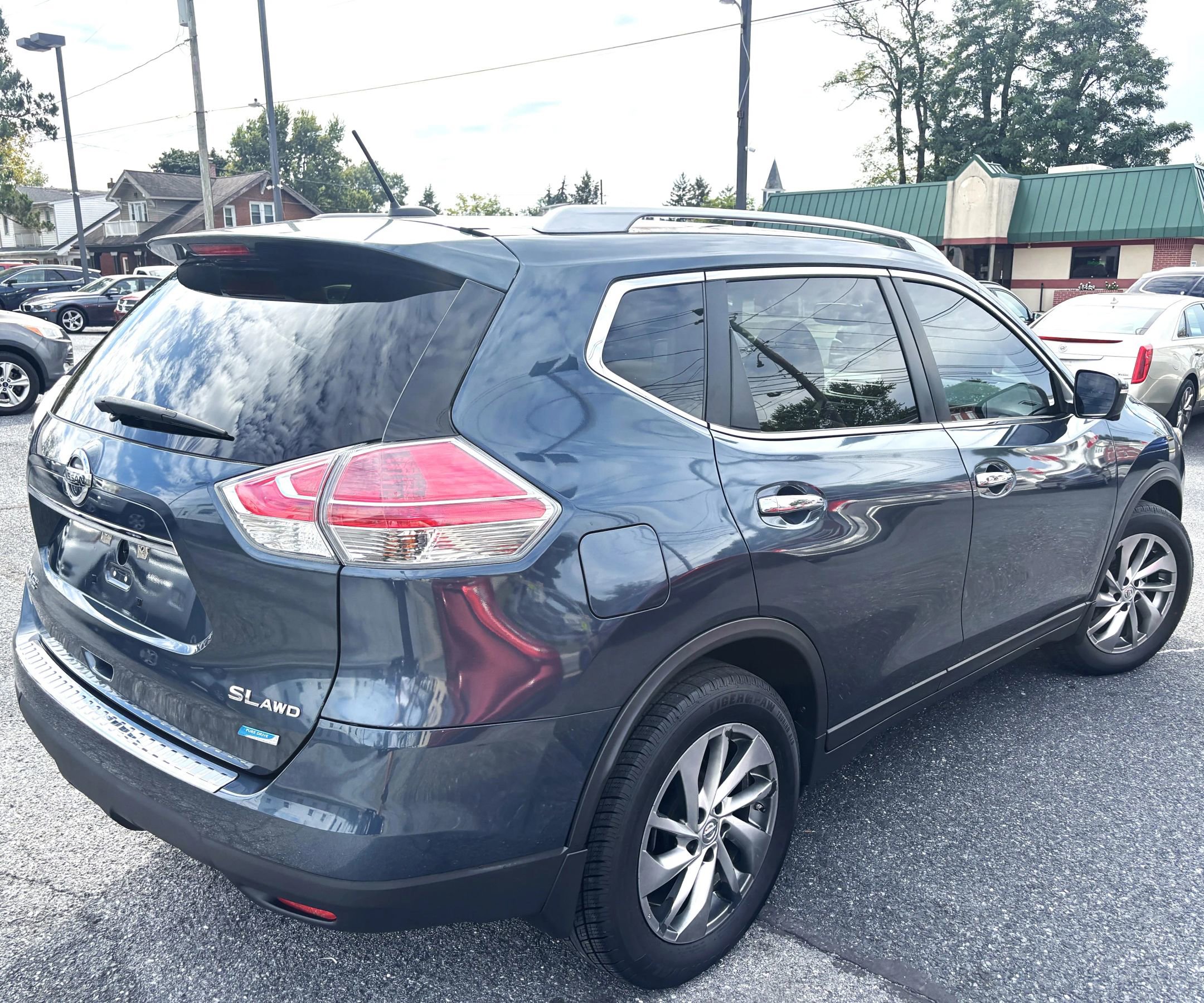 Used 2014 Nissan Rogue SL w/ SL Premium Package image 5