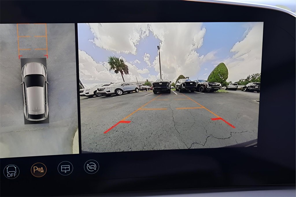 New 2025 Cadillac Optiq Luxury 2 image 25