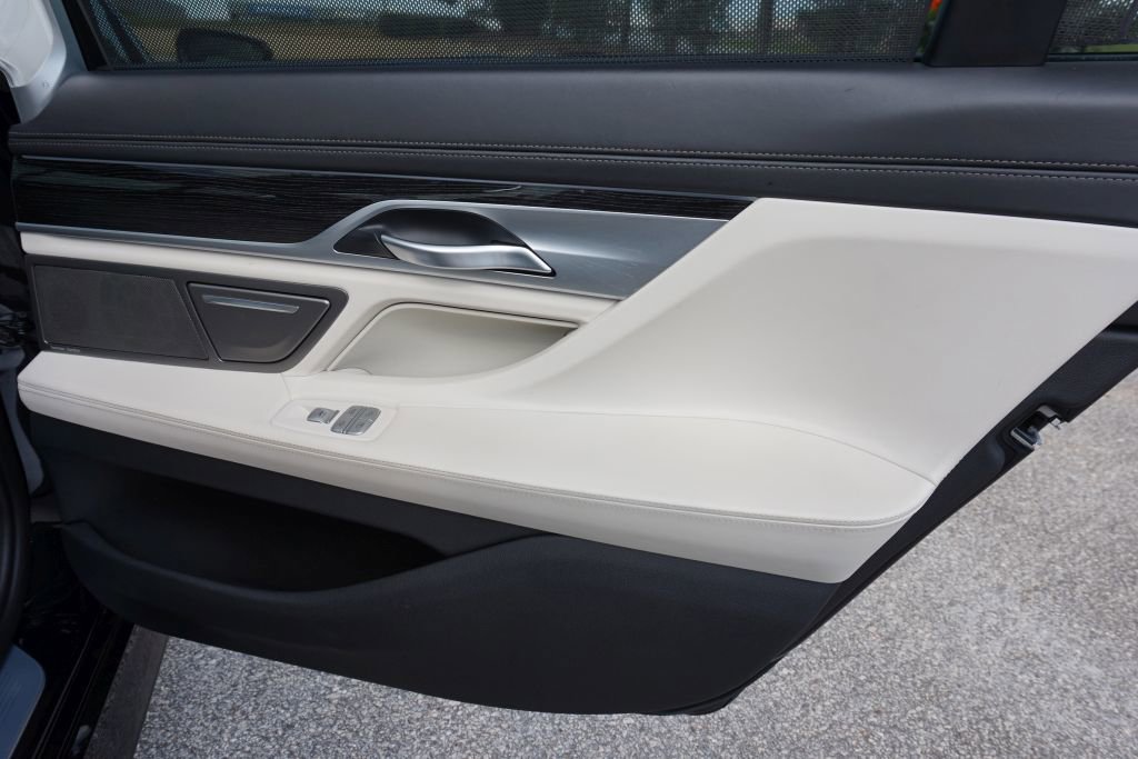 Used 2019 BMW 750i w/ Executive Package image 30