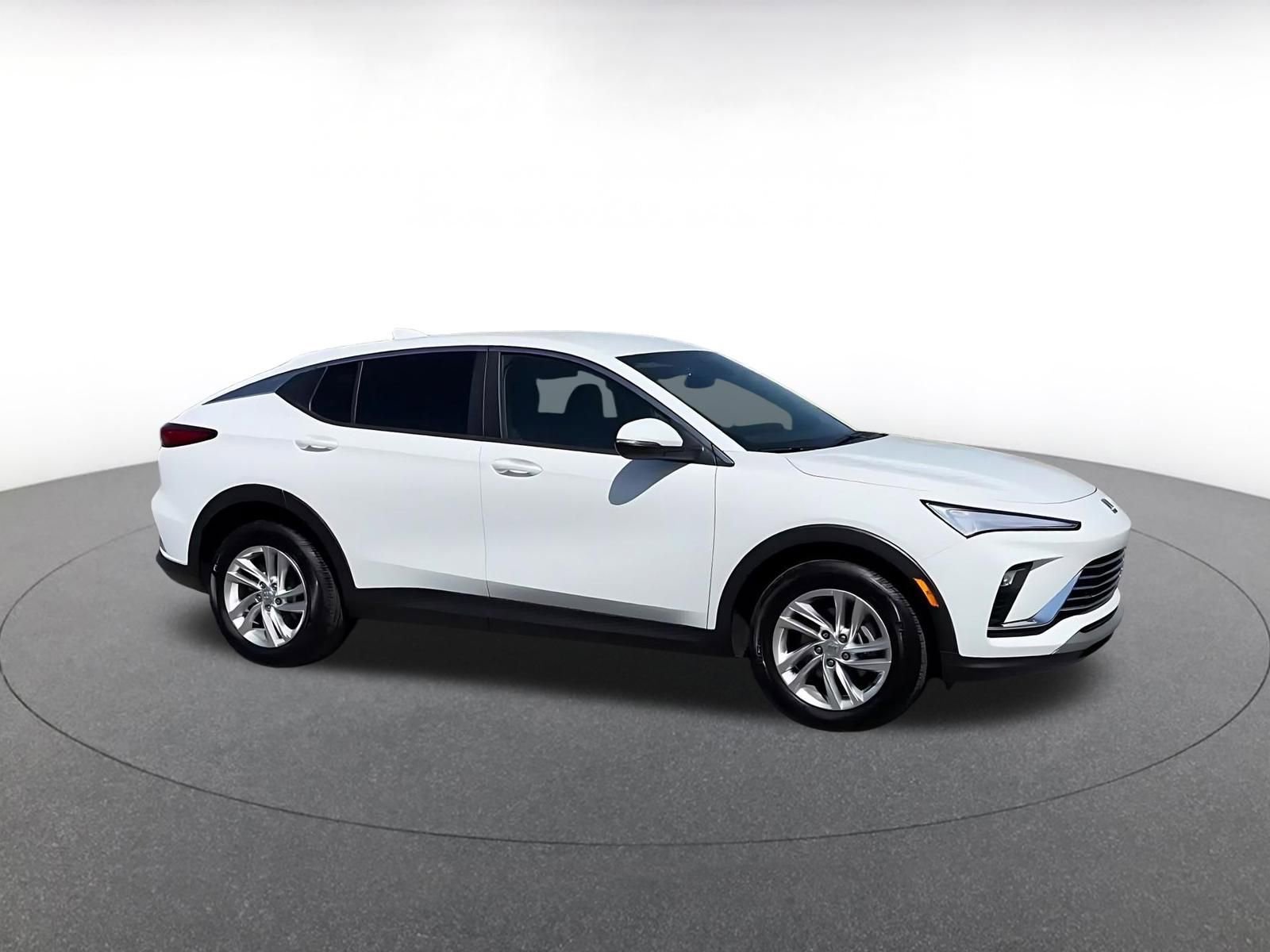 Used 2025 Buick Envista Preferred FWD image 2