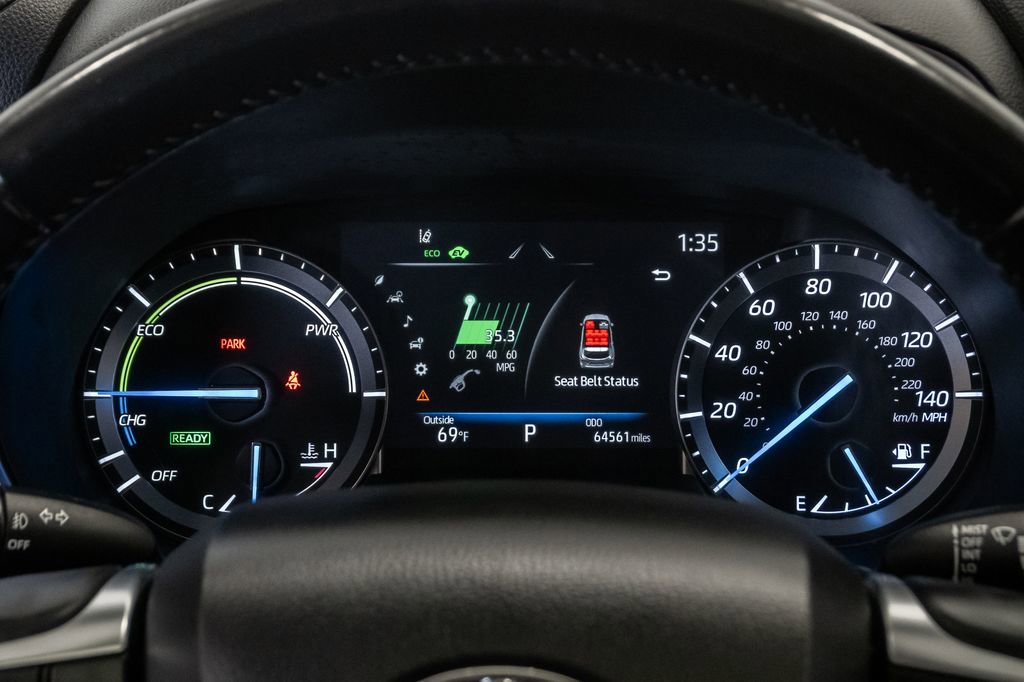 Used 2021 Toyota Highlander XLE AWD/4WD image 14