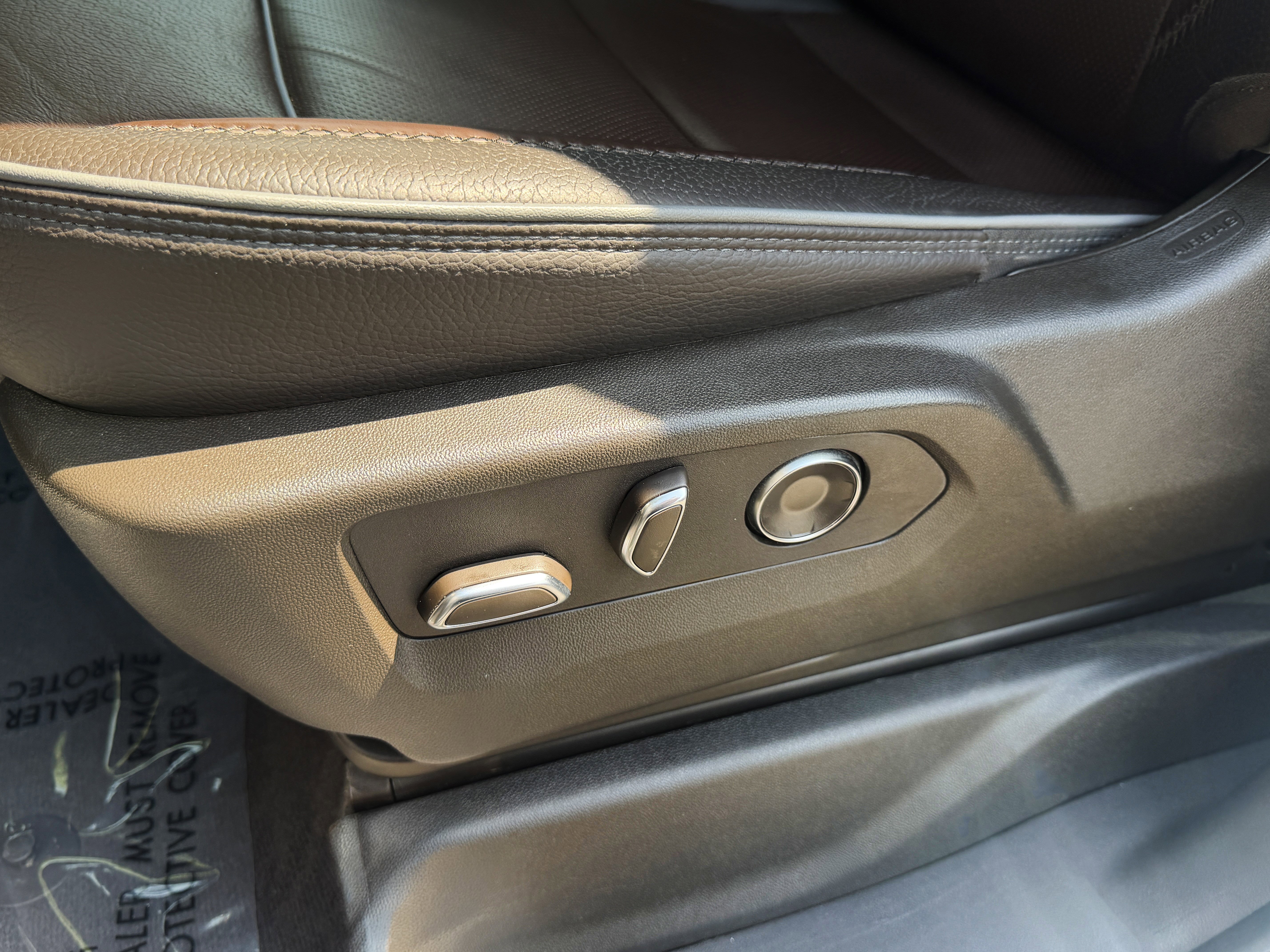 Used 2025 GMC Sierra 3500 Denali w/ Denali Reserve Package AWD/4WD image 18