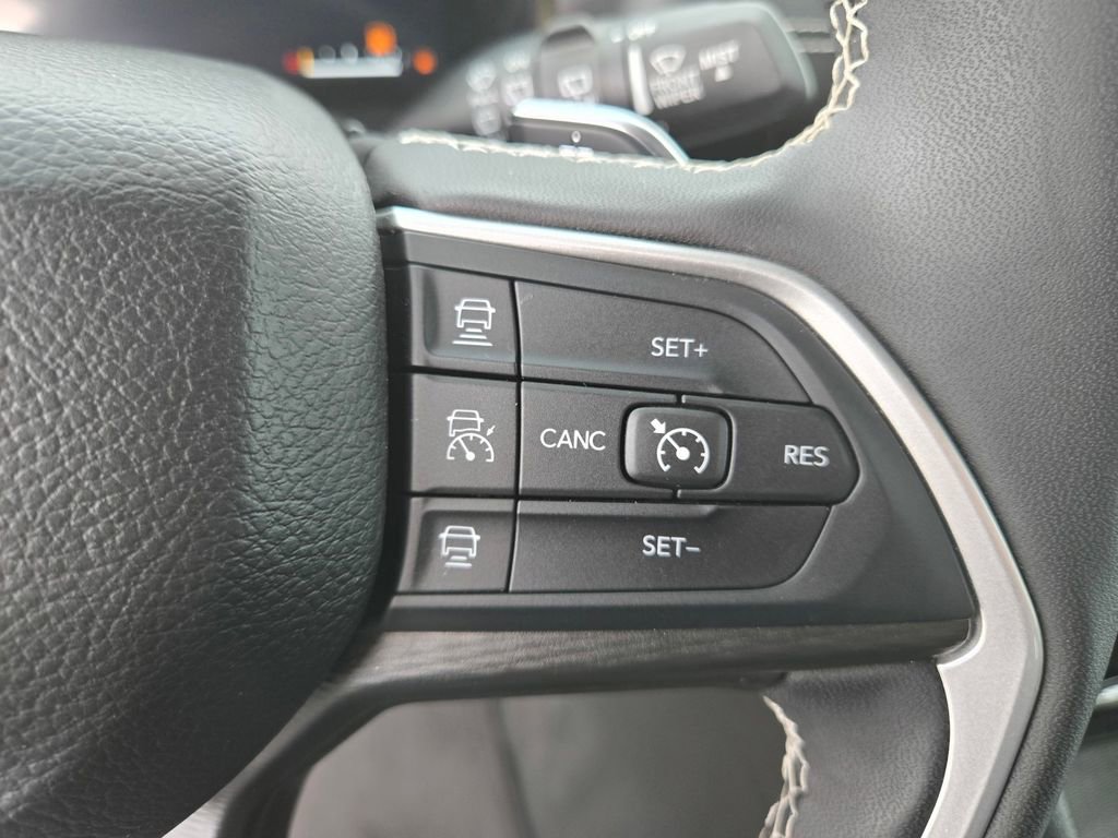 Used 2024 Jeep Grand Cherokee L Laredo image 30