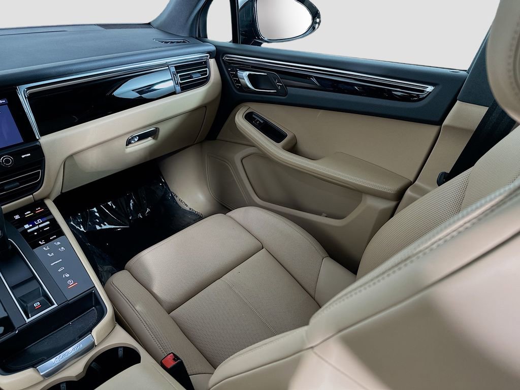 Used 2025 Porsche Macan image 26