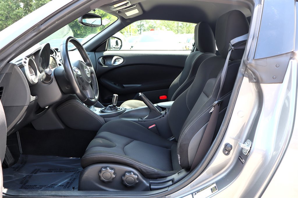 Used 2011 Nissan 370Z Coupe w/ Sport Pkg RWD image 20