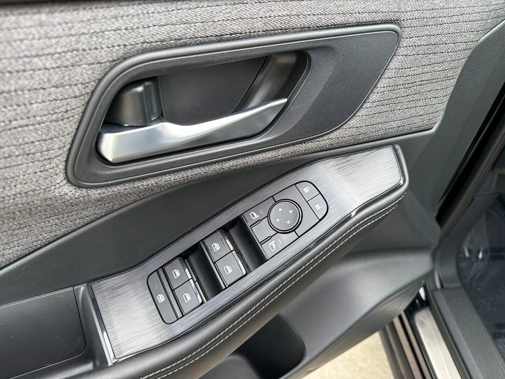 Used 2021 Nissan Rogue SV image 17