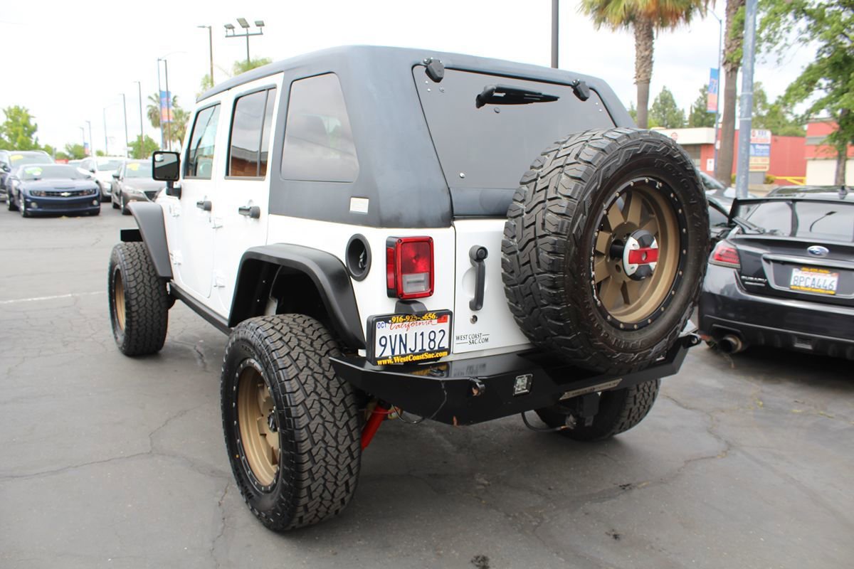 Used 2018 Jeep Wrangler Unlimited Rubicon w/ Connectivity Group AWD/4WD image 5