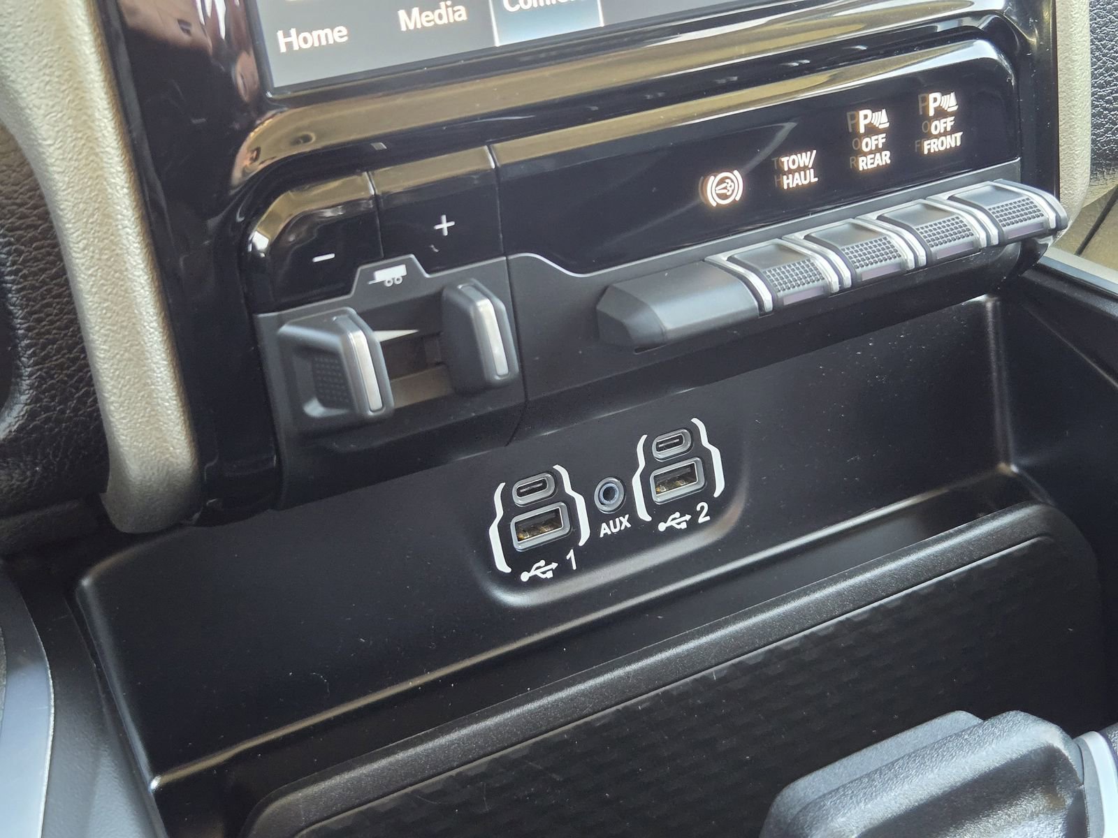 Used 2024 RAM 3500 Laramie w/ Towing Technology Group AWD/4WD image 24