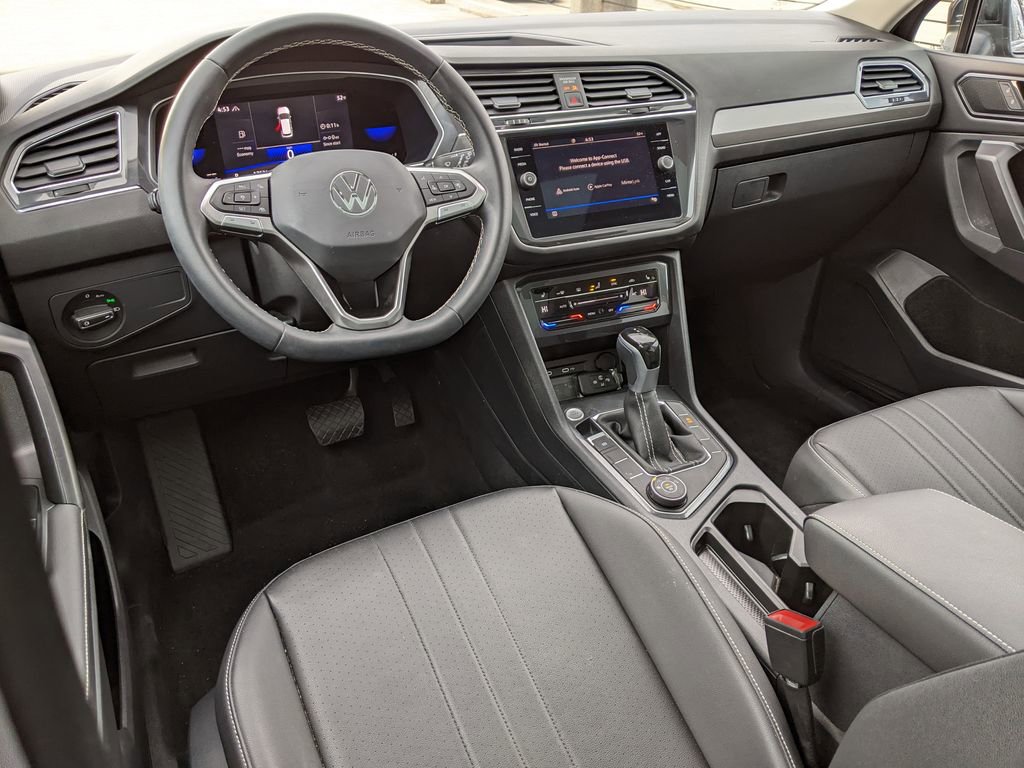 Used 2023 Volkswagen Tiguan SE image 12