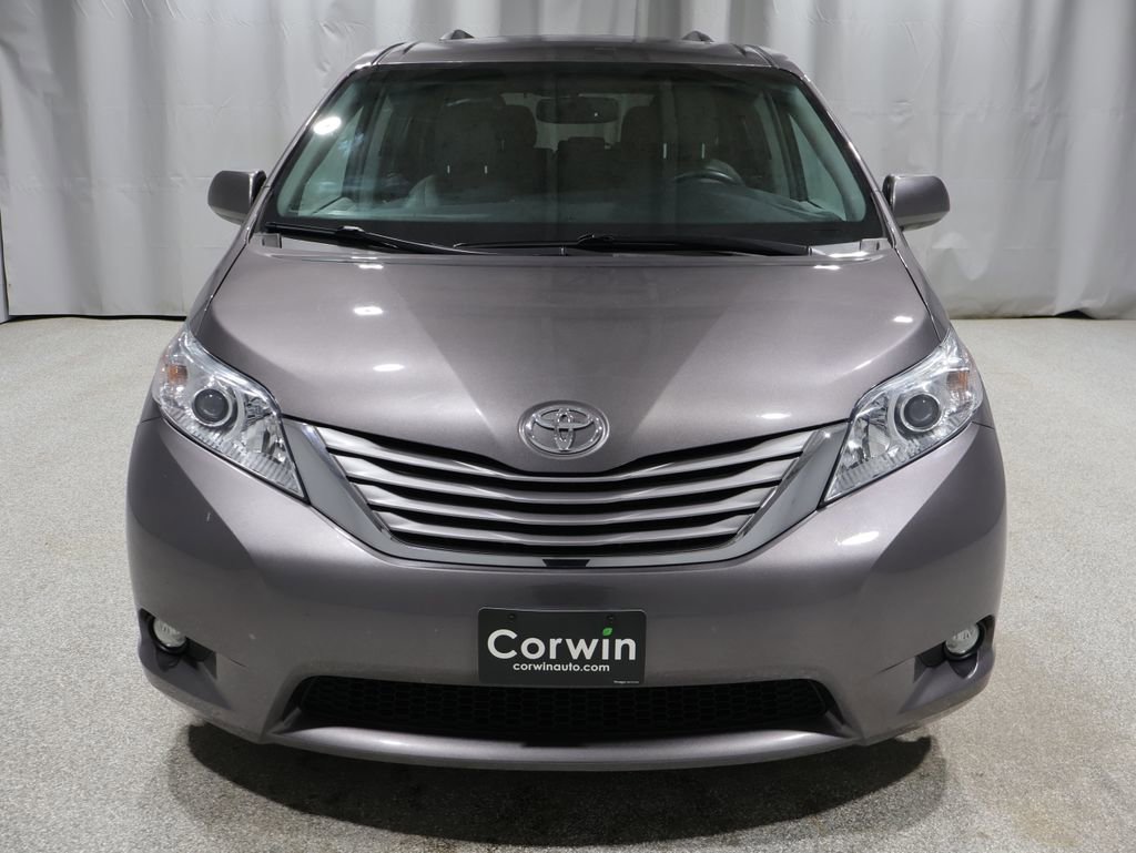 Used 2017 Toyota Sienna XLE image 7