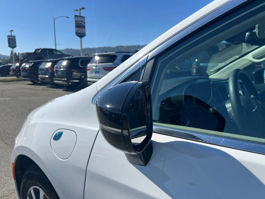 Used 2024 Chrysler Pacifica Select image 33