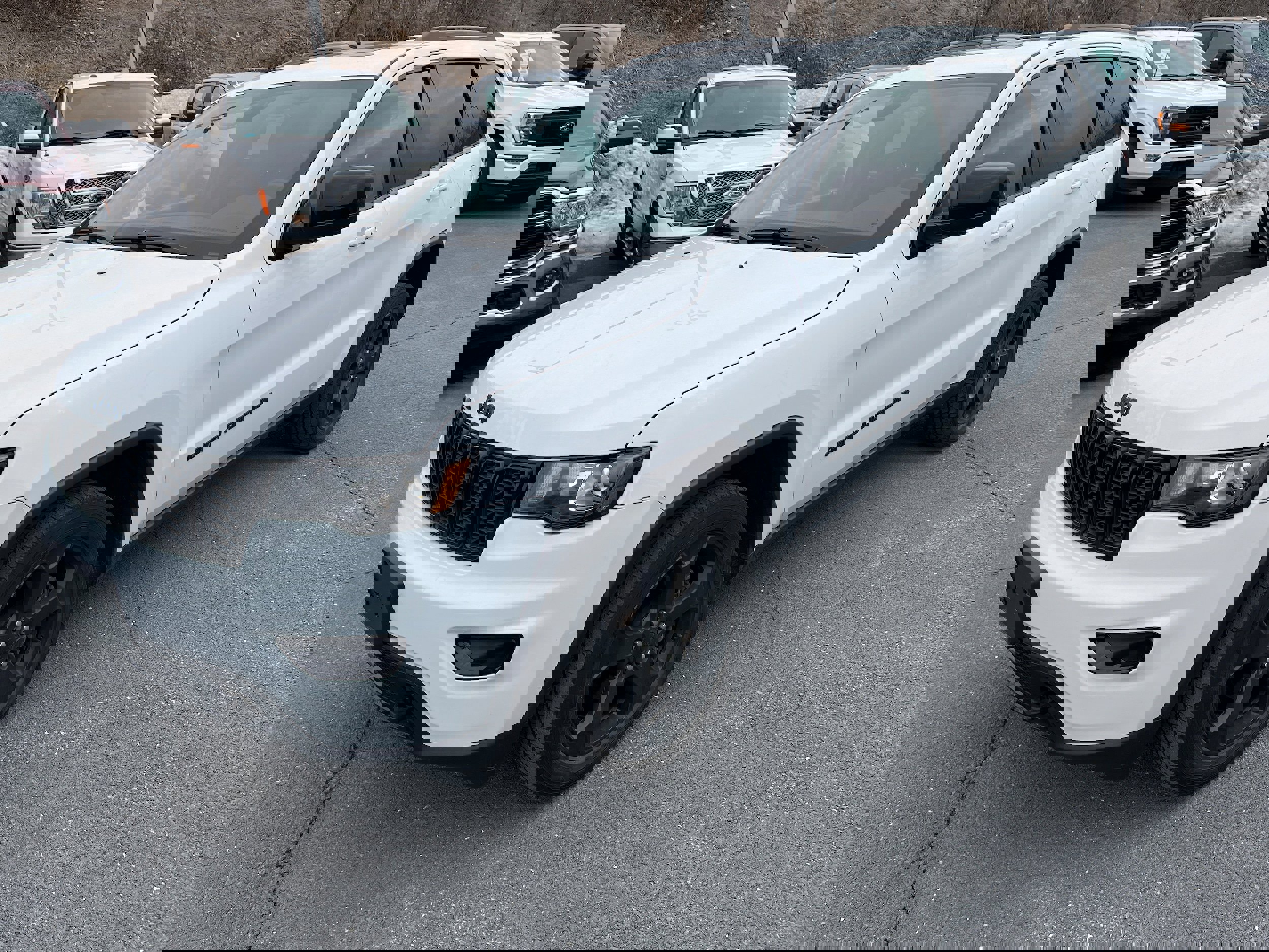 Used 2019 Jeep Grand Cherokee Laredo image 25