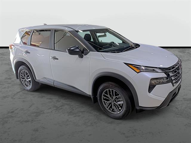Certified 2025 Nissan Rogue S AWD/4WD image 5