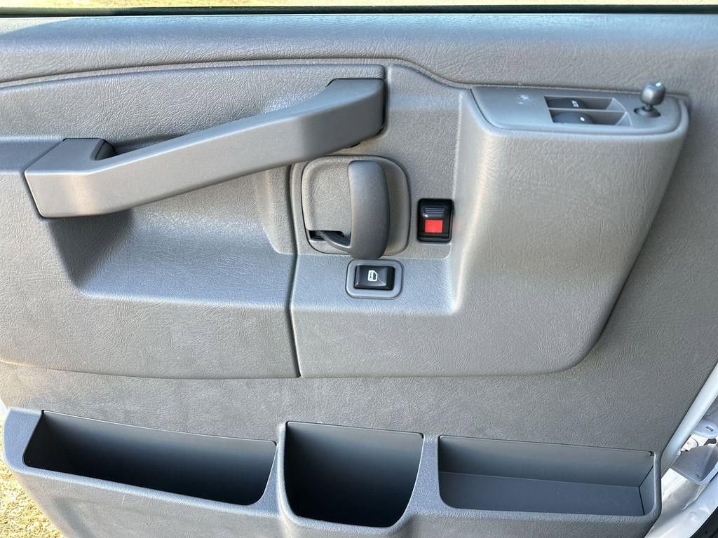 Used 2024 GMC Savana 2500 w/ Driver Convenience Package image 14