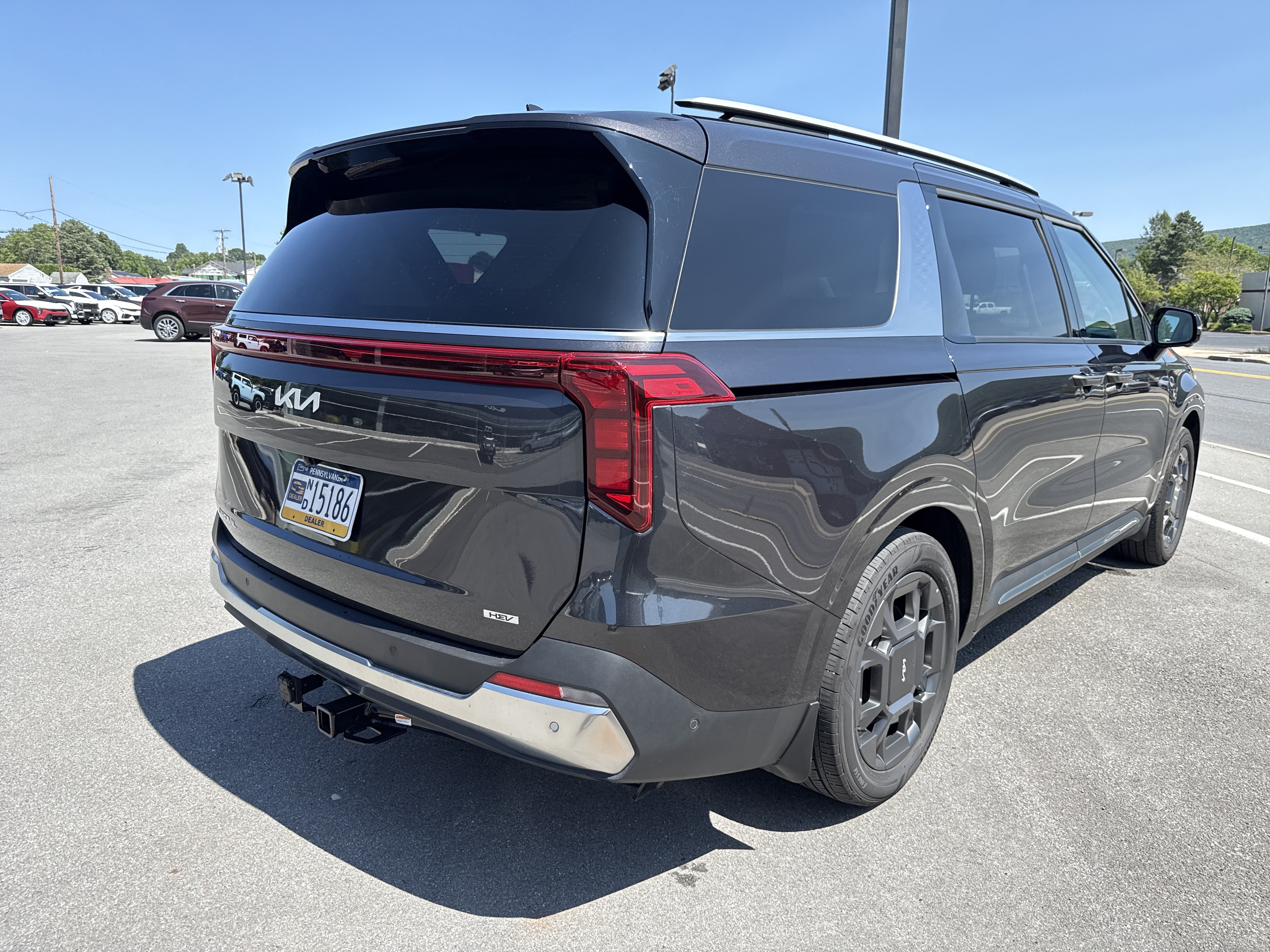 Certified 2025 Kia Carnival SX FWD video 3