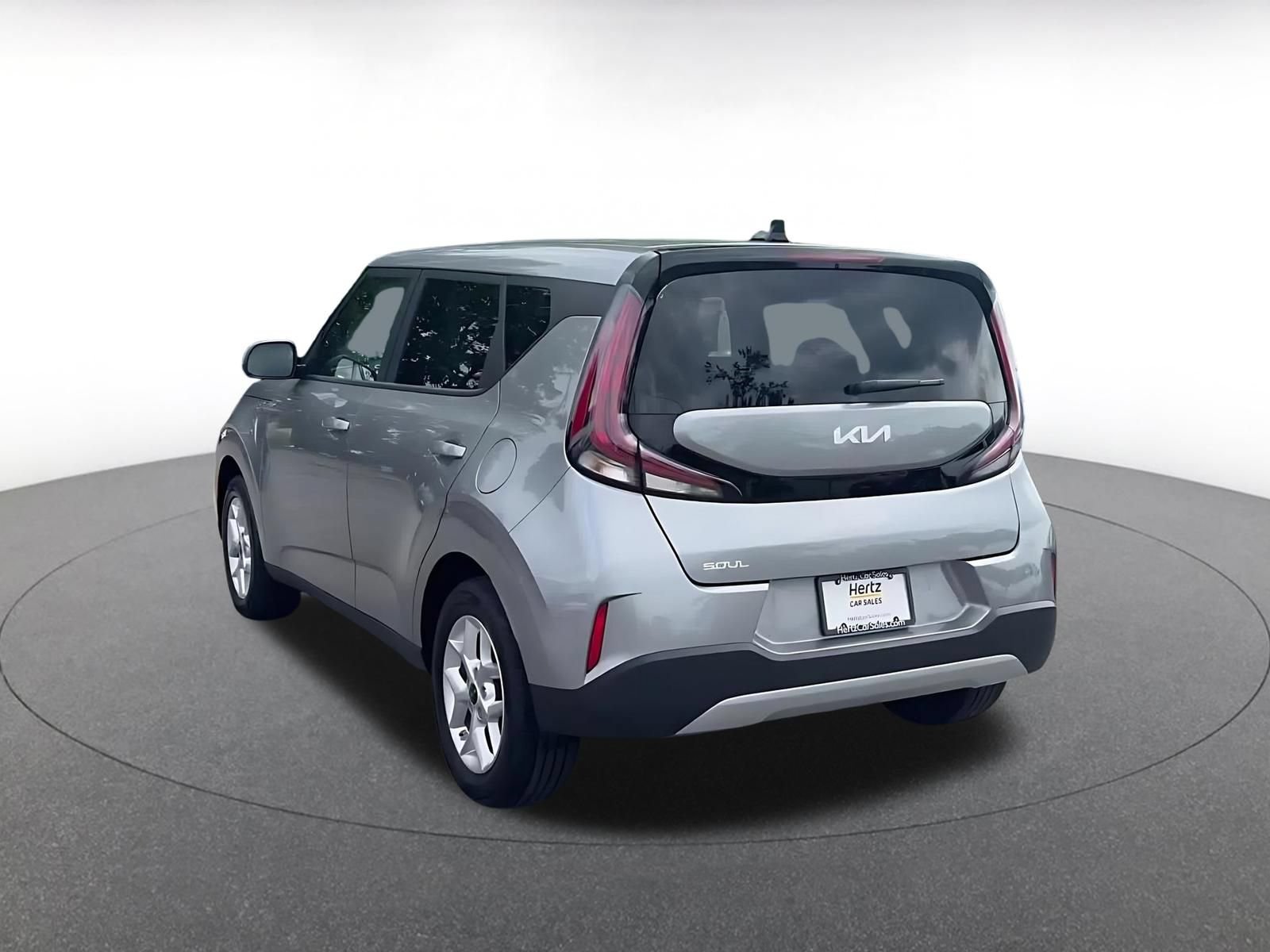 Used 2025 Kia Soul LX w/ LX Technology Package FWD image 11