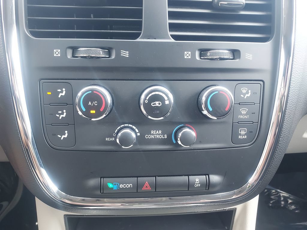 Used 2015 Dodge Grand Caravan SXT FWD image 15