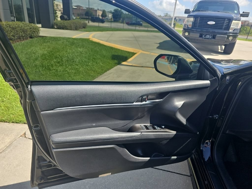 Used 2021 Toyota Camry XSE FWD image 11