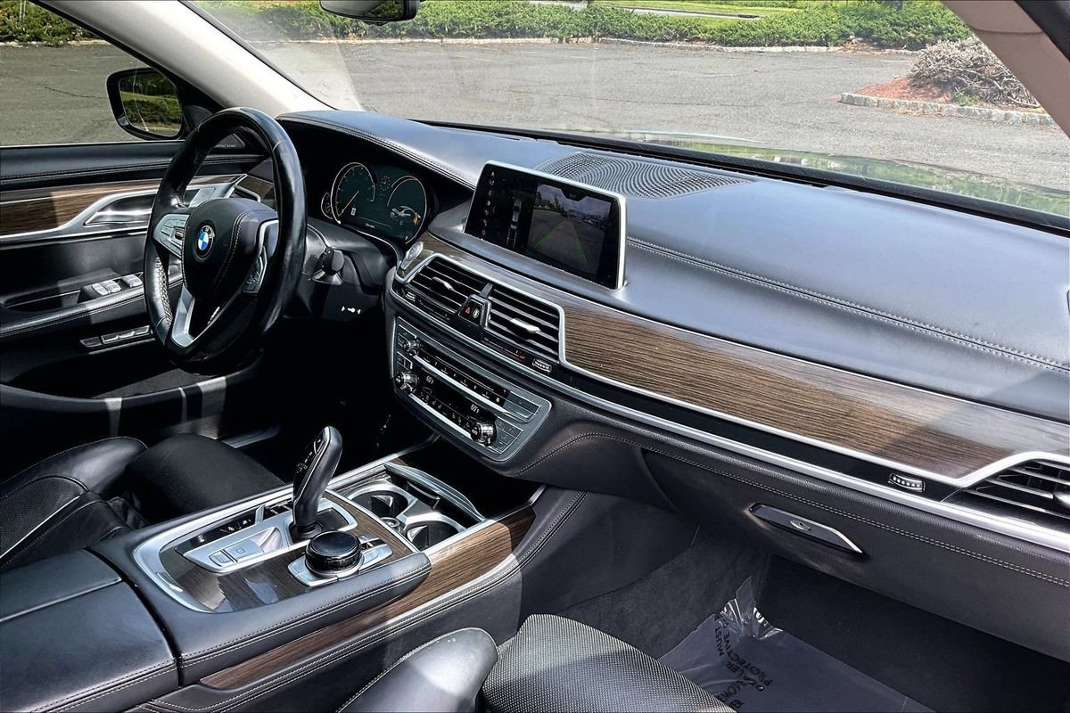 Used 2018 BMW 750i xDrive AWD/4WD image 12