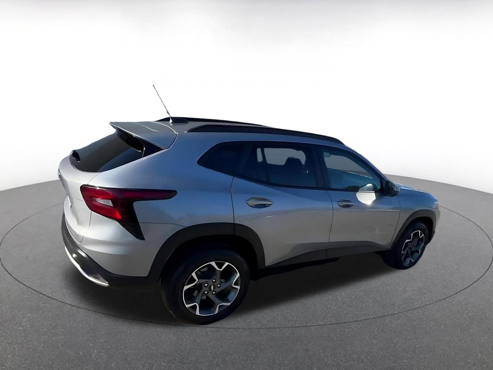 Used 2025 Chevrolet Trax LT image 15